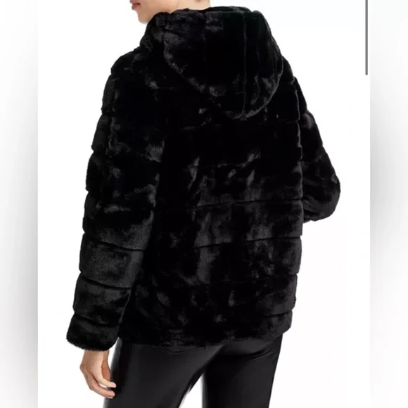 Women’s APPARIS Goldie Black Faux Fur Hooded Short Coat XS Chic Grunge Cozy - Picture 4 of 16